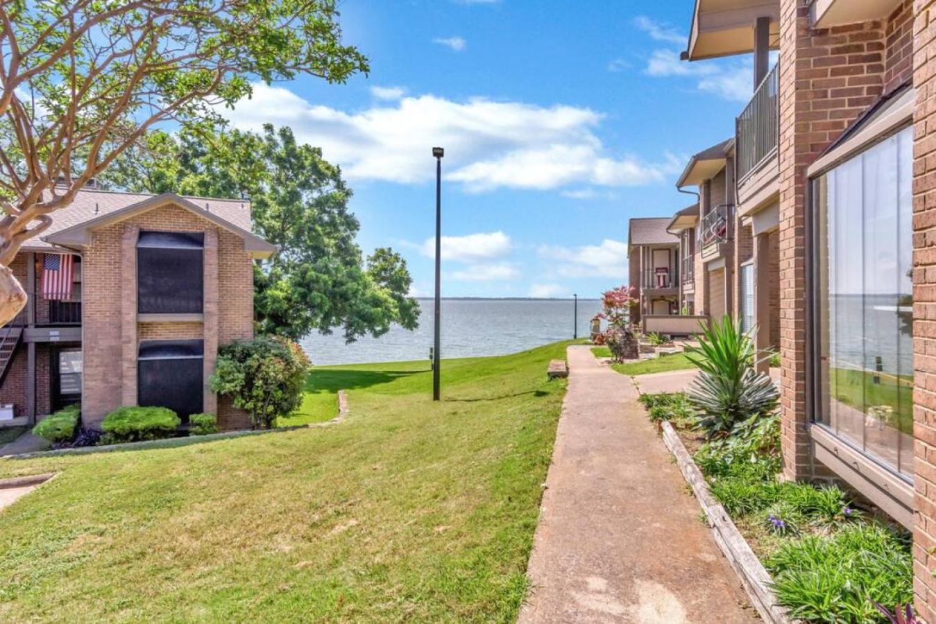 Modern Designed, Lakefront Home In Garland Kültér fotó
